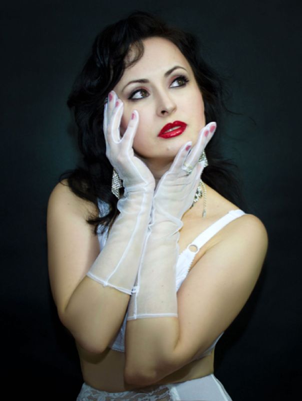 Oberarmlange sehr transparente NYLON-Handschuhe weiss